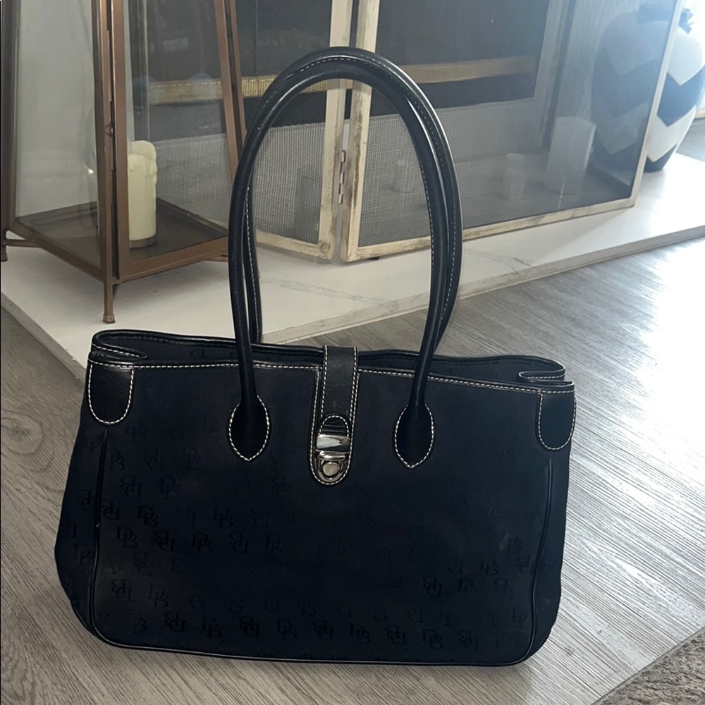 Dooney & Bourke Elegant Black Handbag